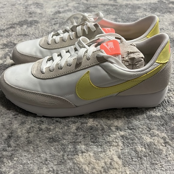 Shoes - Nike Daybreak women’s sneakers